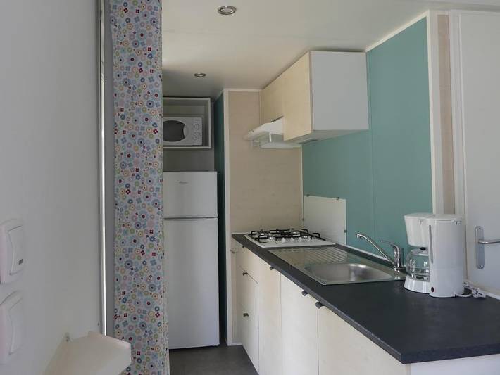 Flower Camping Le Nauzan Plage  - Mobilheim 5 personen - Mobilheim Confort 27m² - 2 Schlafzimmer + halboffene Terrasse + Tv 2/5 pers. in Vaux-sur-Mer, Côte de Beauté