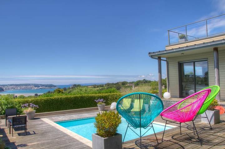 Location de vacances pour 12 personnes, avec jardin à Kerlaz