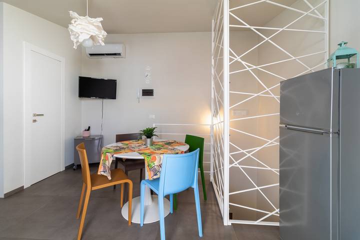 Holiday Home "La Dimora della Luna" with Sea View, Terrace and Wi-Fi in Pozzallo, Ragusa Province