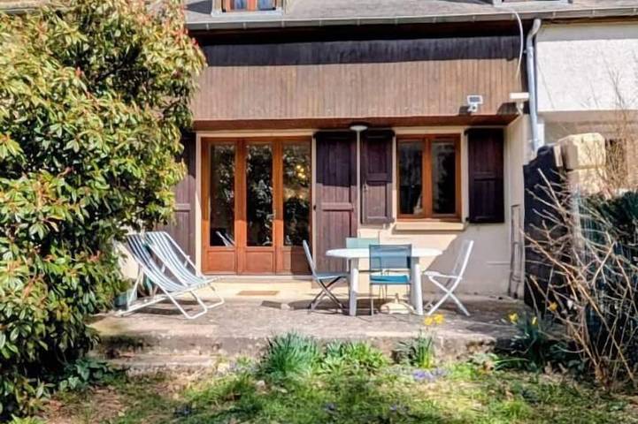 Location de vacances pour 6 personnes, avec jardin à Bagnols-les-Bains