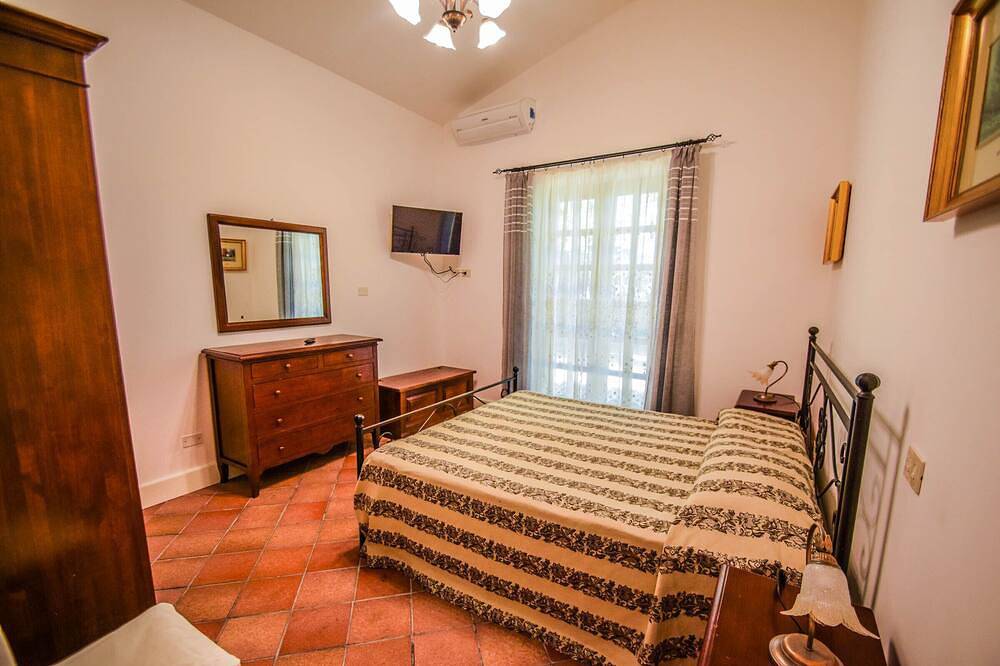 Villa mit umzäuntem Garten, privatem Pool und Klimaanlage, 1 km von Dorf in Avigliano Umbro, Terni Provinz