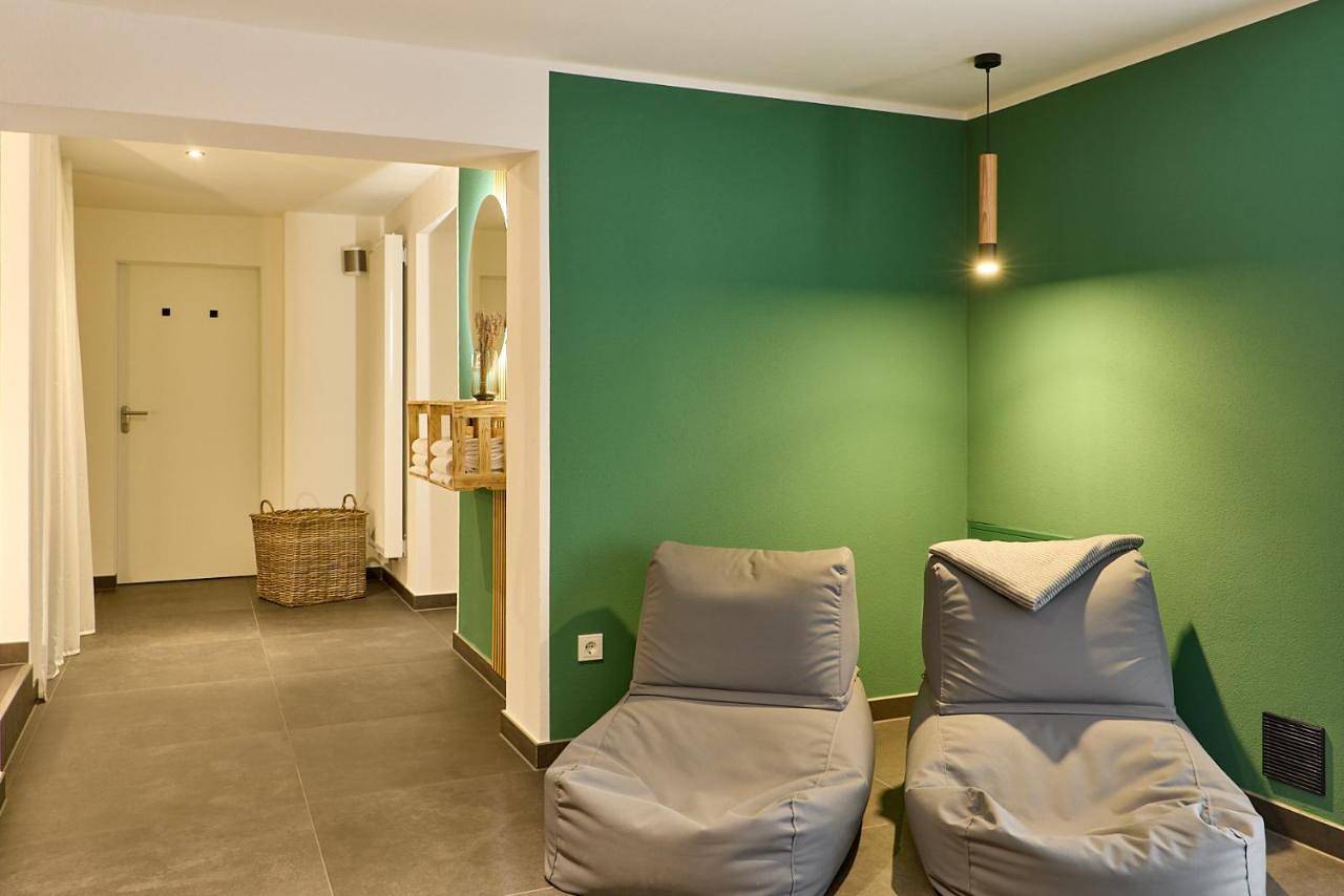 Moselhotel Weinhaus Simon `Sauna`Winzerstube`Eladesäule in Wintrich, Bernkastel-Kues & Umgebung