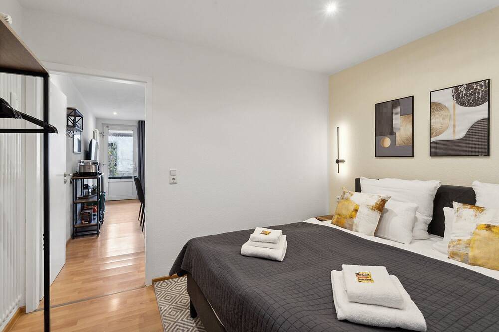 Geheel appartement, Charysma: Aurum Suite | modern & elegant design | parking lot | terrace in Hameln, Weserbergland