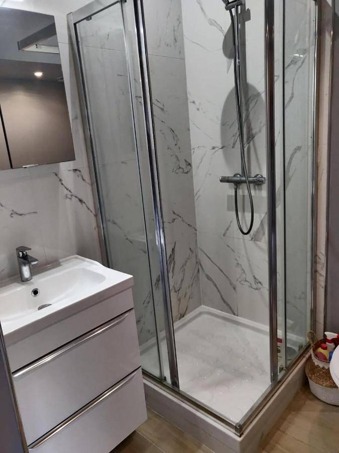 Gîte pour 2 personnes, avec terrasse et piscine à Lumbin - 3