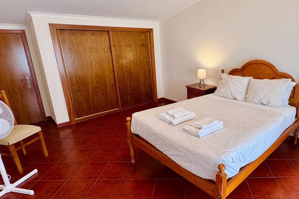Johnny's House by Pontanegraazores in Biscoitos, Terceira (Azoren)