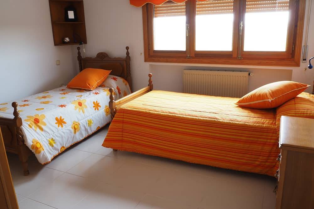 House with wonderful views in the heart of Ciudad Rodrigo. \" The cherry tree \" in Ciudad Rodrigo, Salamanca Province