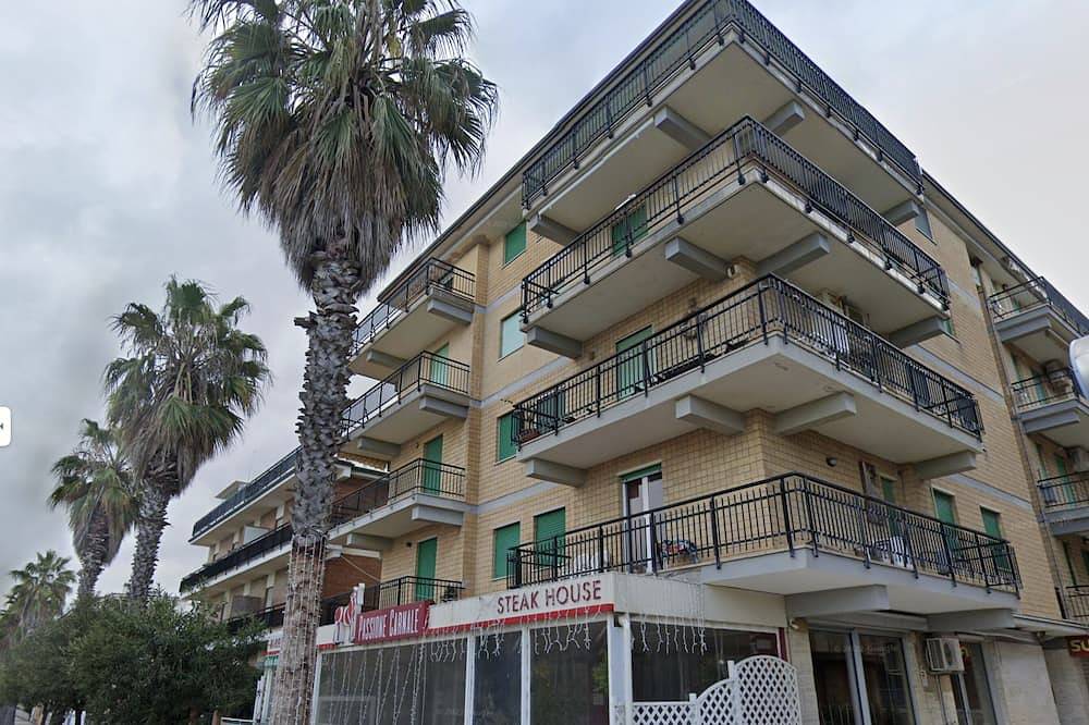 Entire apartment, Sea Front Apartment in Riviera delle Palme