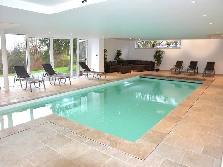 Location de vacances pour 11 personnes, avec Balcon et Jardin ainsi que Piscine et Sauna à Stoumont