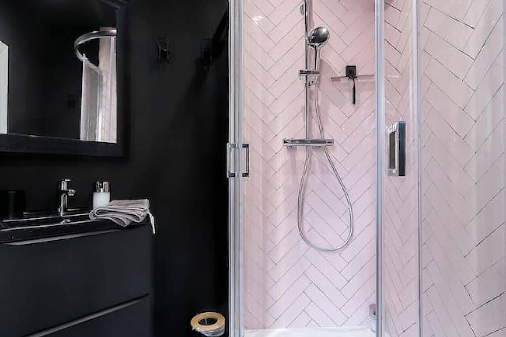 Entire apartment, Superbe studio climatisé dans immeuble classé in Vichy, Vichy region