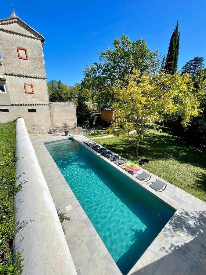 Camping pour 6 personnes, avec Jacuzzi et Terrasse ainsi que Jardin et Piscine