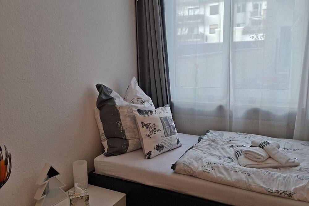 Ganze Wohnung, Citystudio Neuwied mit Schlafgalerie bis 6 Gäste direkt am Luisenplatz Zentrum in Neuwied, Osteifel