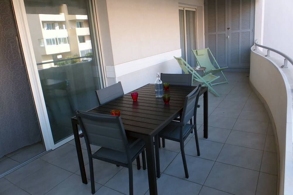 Apartamento entero, T2 near beaches, center, port and amenities. Large terrace. in Calvi, Region de Calvi