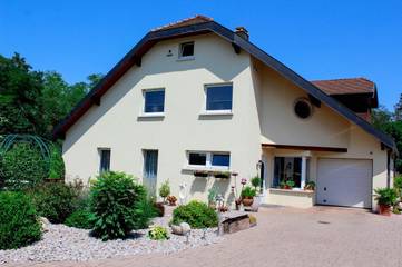 Gîte pour 4 personnes, avec piscine ainsi que vue et jardin à Chalampé