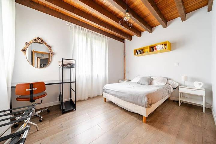 Location de vacances pour 5 personnes, avec vue ainsi que balcon et jardin à Perrier