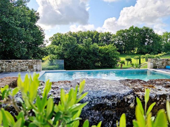 Location de vacances pour 10 personnes, avec jardin ainsi que vue et piscine, animaux acceptés à Saint-Romain-la-Virvée - 4