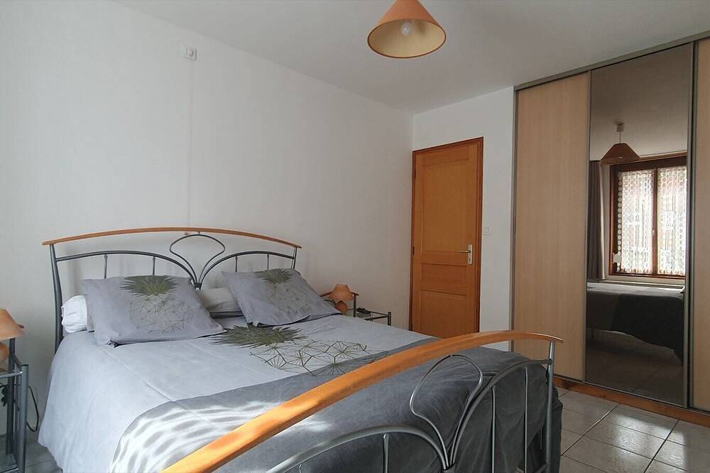 Gite 565. Single-storey house 42m2, 1 bedroom, terrace, 5min from the forest in Saint-Amand-les-Eaux, Valenciennes region