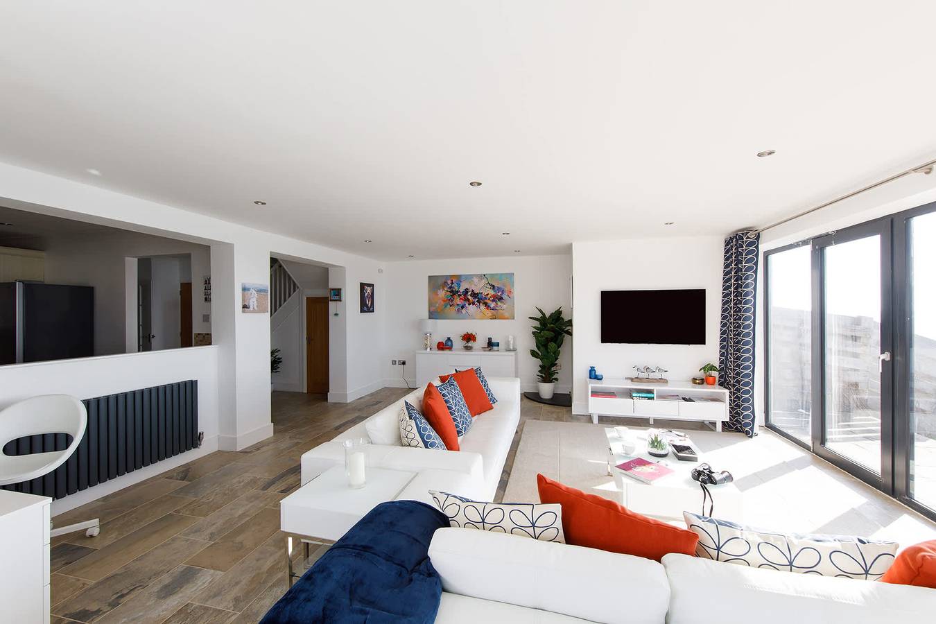 The Sea House - Ultimate Seafront Living & Sunsets in Selsey, West Sussex