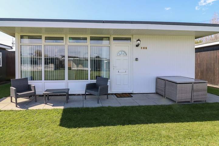 Chalet for 5 people, with garden in Chapel St. Leonards