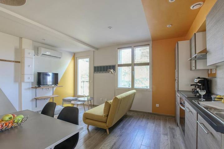 Location de vacances pour 6 personnes, avec sauna ainsi que jardin et vue à Brens - 4