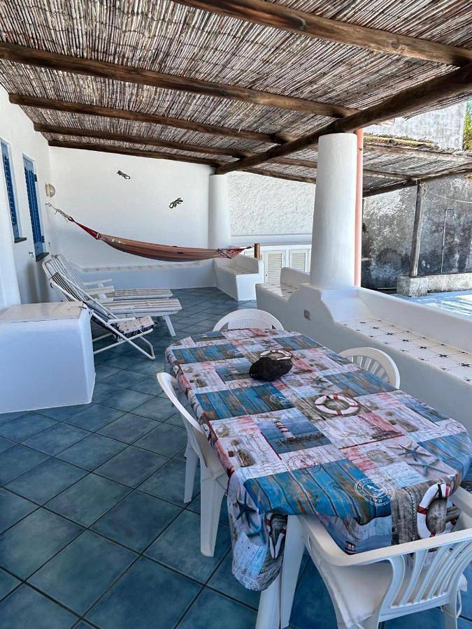 Gîte pour 4 personnes, avec jardin et vue dans Stromboli