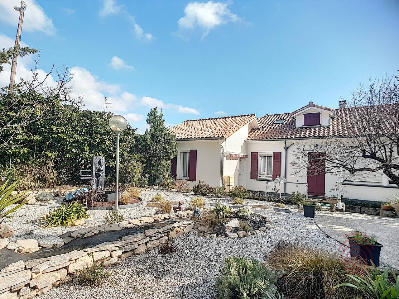 Apartamento entero, Apartamento acogedor con terraza privada, cerca de termas y centro, admite mascotas in Lamalou-les-Bains, Region de Béziers