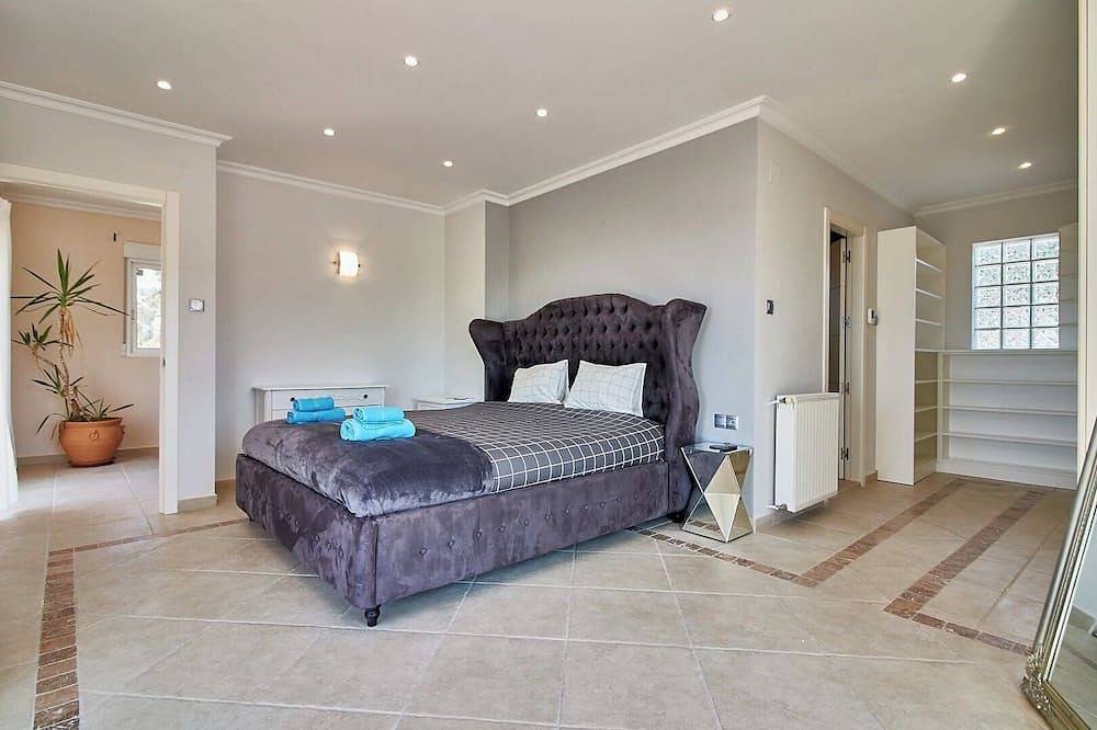 Luxury spanish villa with a great pool - 10 min from the beach! in Busot, Costa Blanca