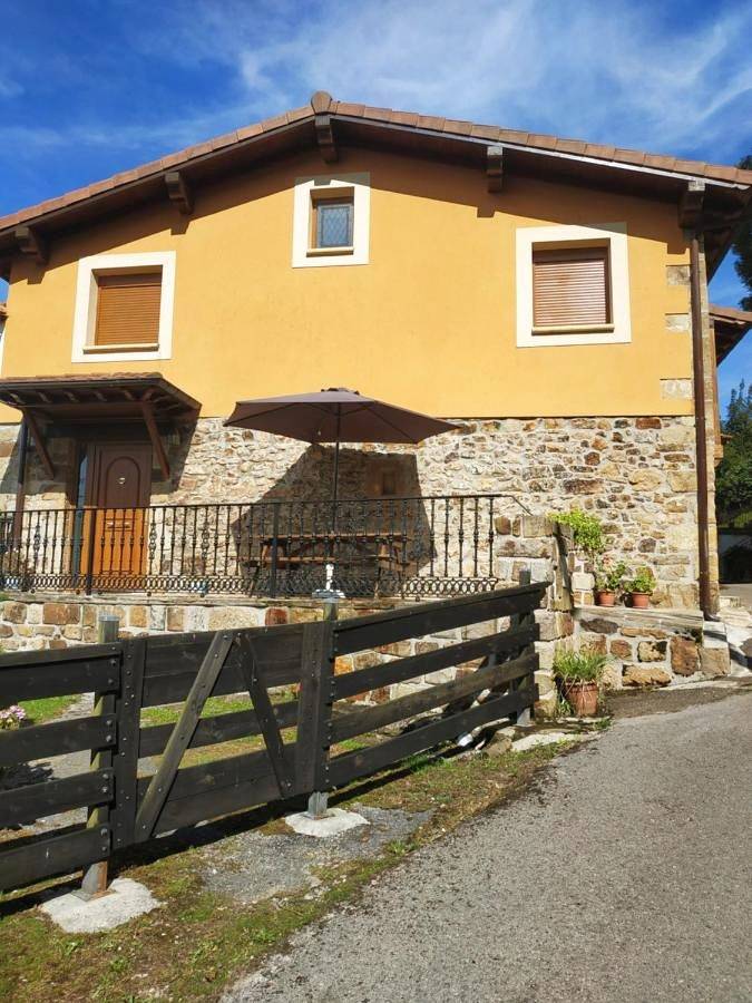 Casa rural para 7 personas, con Balcón y Terraza además de Jardín y Vistas en Parque de la Naturaleza de Cabárceno - 2