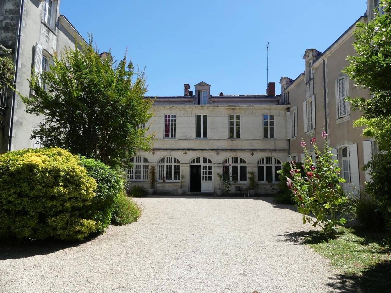 Appartement entier, Le Gîte Du Parc avec parking vieux port et plage au calme in La Rochelle, Région de La Rochelle
