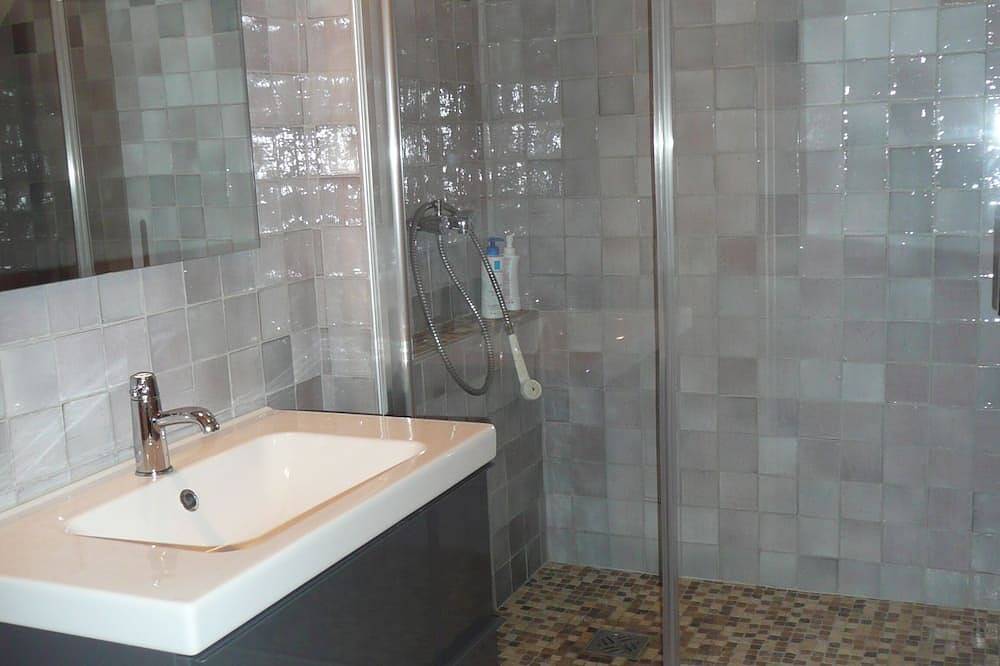 Appartement entier, Vaste Appartement T2 De 70m2 Avec Tres Belle Vue Sur La Vallee in Briançon, Serre Chevalier
