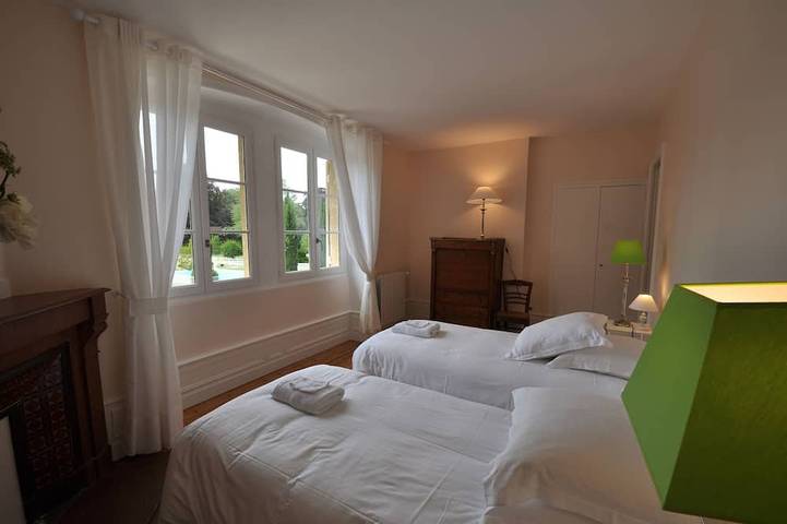 Location de vacances pour 14 personnes, avec jacuzzi ainsi que jardin et piscine à Divajeu - 4