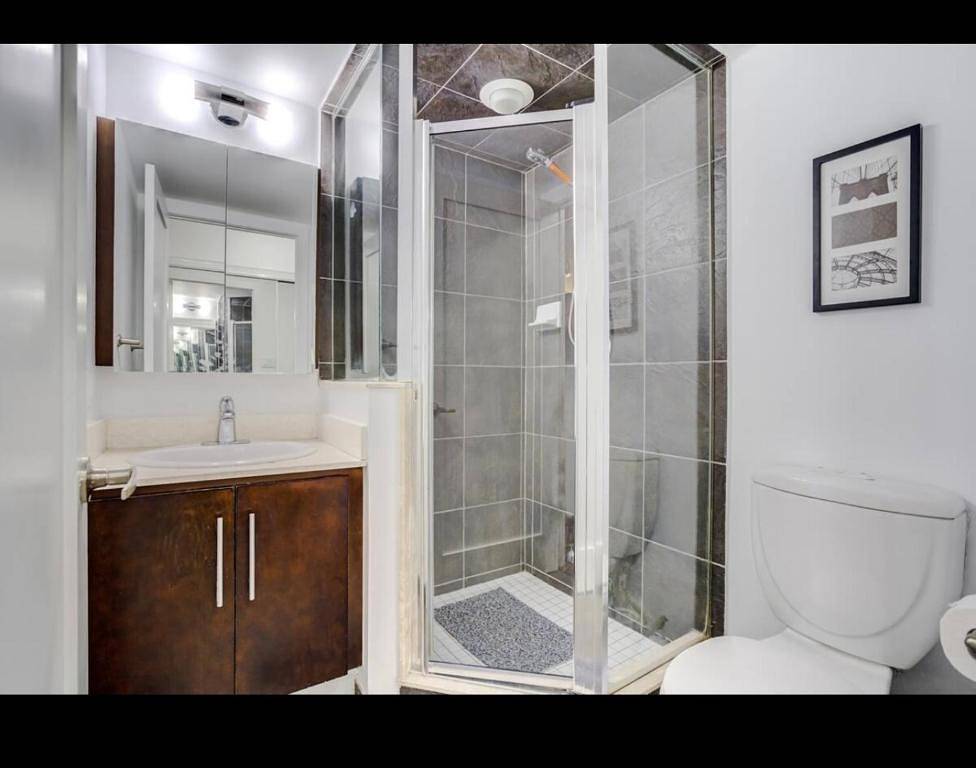 Apartamento vacacional entero, Centro de Torontest acionamiento, gimnasio, piscina, sauna, filtro de agua wifi in Toronto, Lago Ontario (Kanada)