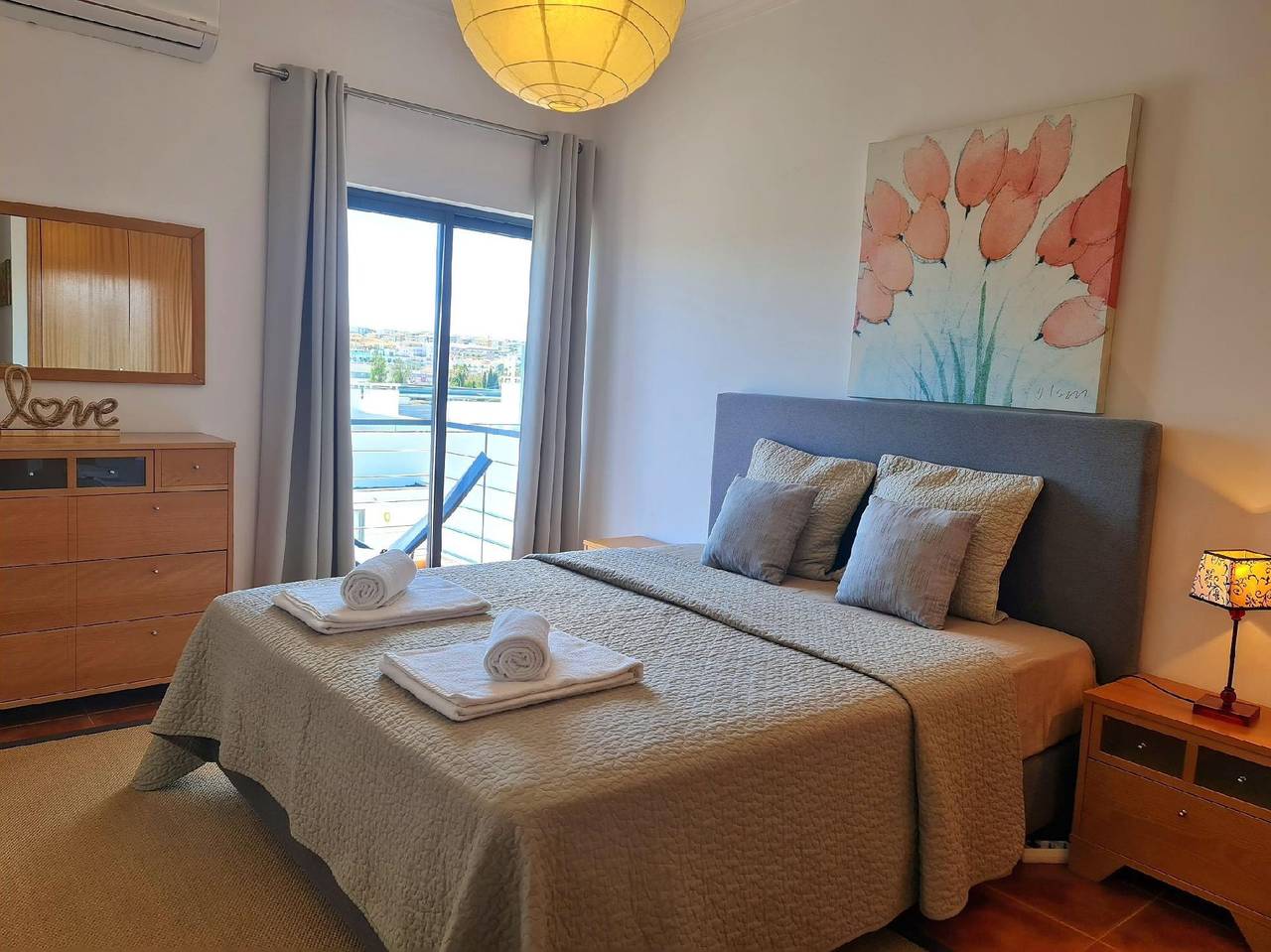 Appartamento intero, Sunny flat with balcony and air conditioning in São Sebastião, Lagos