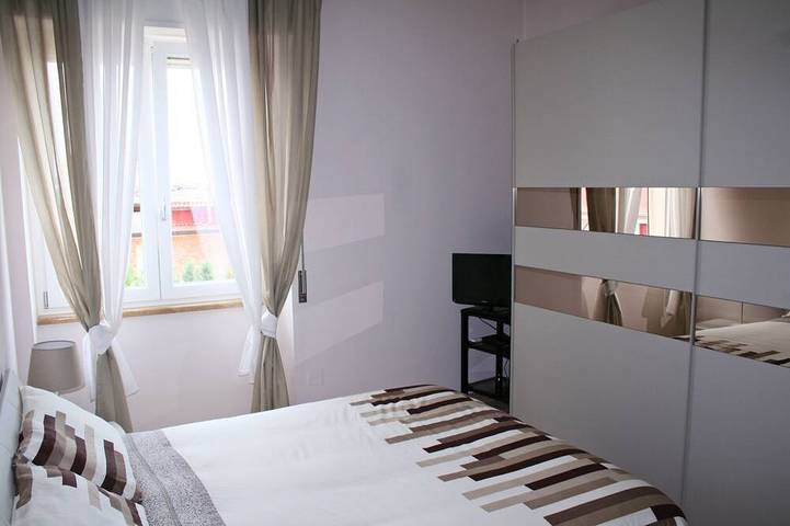 Entire apartment, New and comfortable apartment with a splendid view of the Royal Palace of Caserta in Caserta, Caserta Province