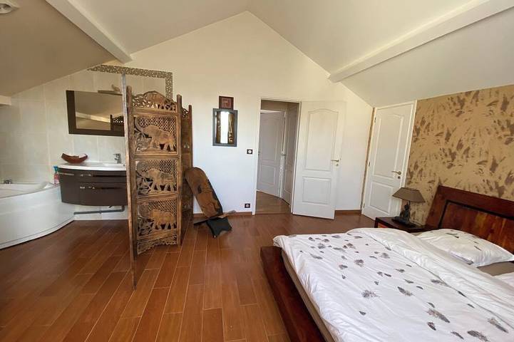 Location de vacances pour 2 personnes, avec jacuzzi et jardin à Livry-Gargan - 4