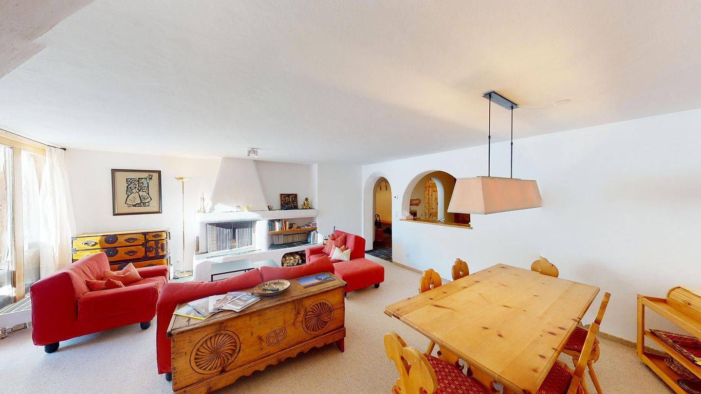 Ganze Wohnung, Apartment Paterna 9 - 4.5 Zimmer-Wohnung in Engadinerhaus in La Punt-Chamues-ch, Sankt Moritz