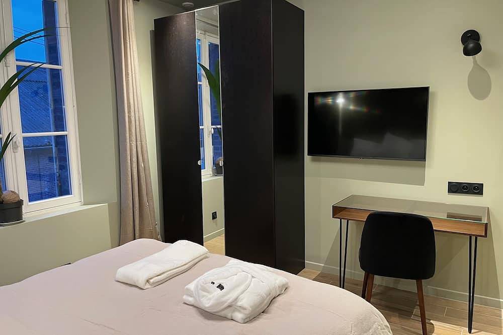 Appartement entier, Chambre double avec salle de bain in Villers-Cotterêts, Aisne
