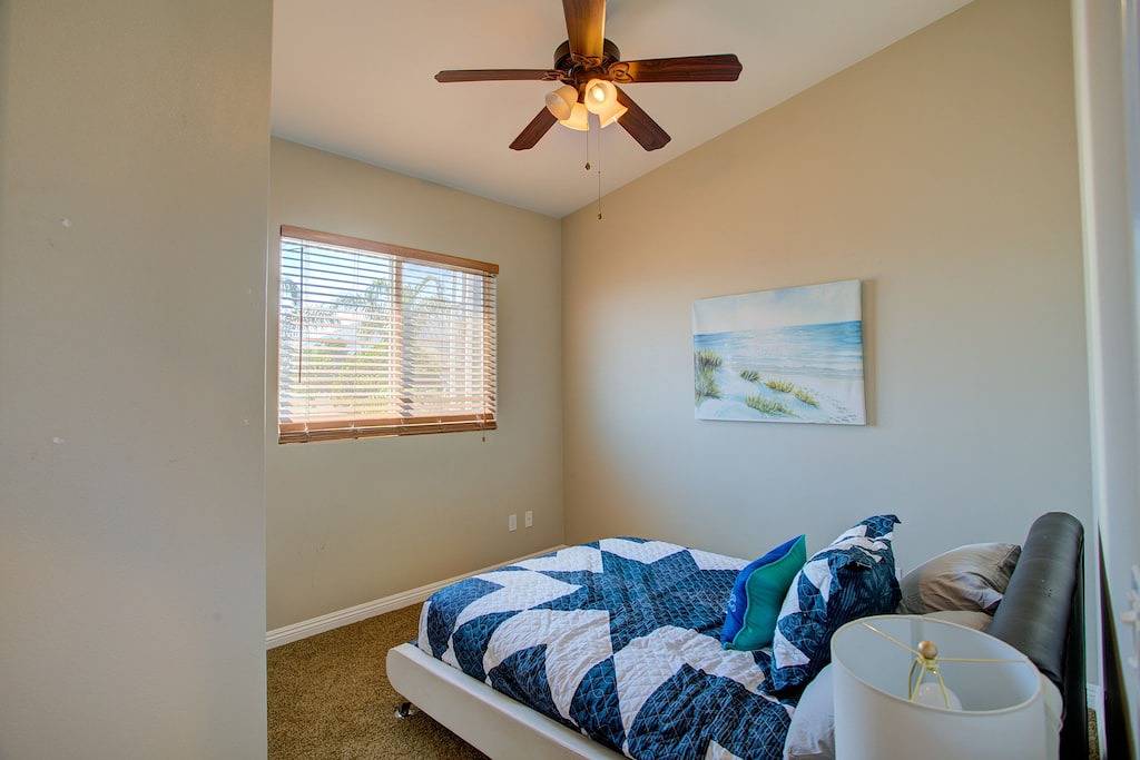 +Lake View House+ Walk to private sandy beach. Private lake access. in Lake Elsinore, Riverside County