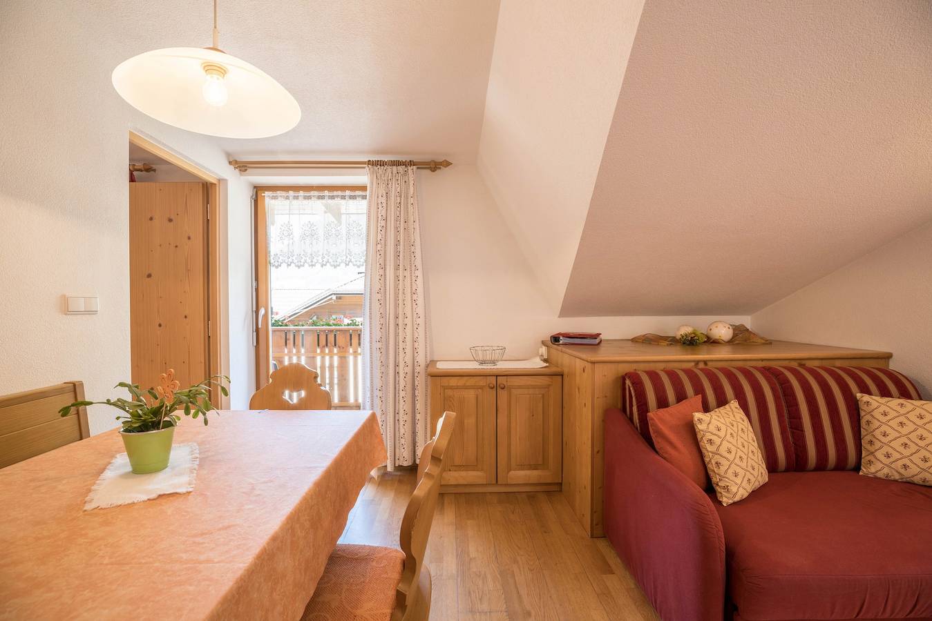 Ganze Wohnung, Gemütliche Ferienwohnung "Kornblume - Mesnerhof" mit Bergblick, Wlan, Balkon & Garten in Kematen, Sand in Taufers