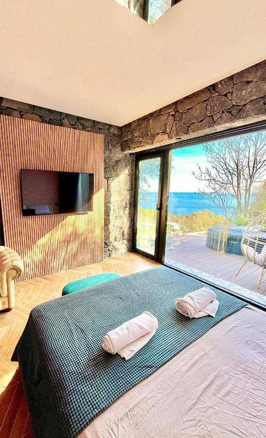 Appartamento intero, Superior Suite with Sea View in Nizzeti, Valverde (Catania)