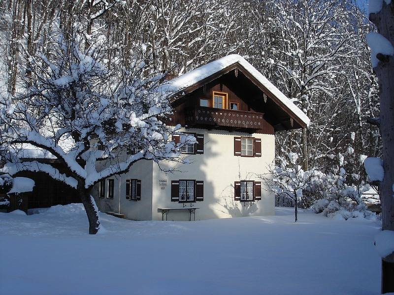 Entire holiday apartment, Ferienwohnungen am Märchenpark - Holiday flat 1 ground floor- 4 persons, 2 bedrooms, tiled stove, terrace, Wlan in Marquartstein, Bavarian Alps