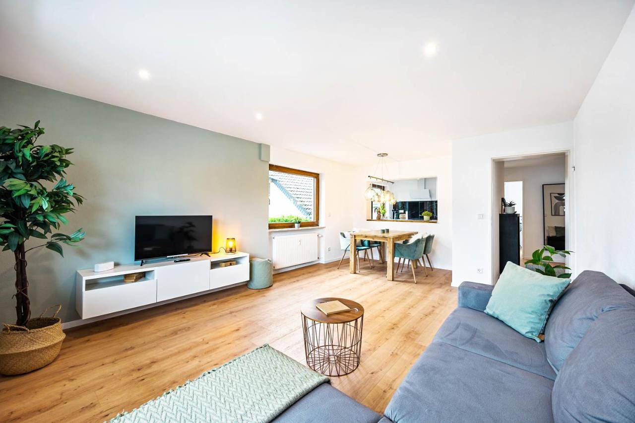 Ganze Wohnung, Two-Bedroom Apartment in Lampertheim, Bergstraße
