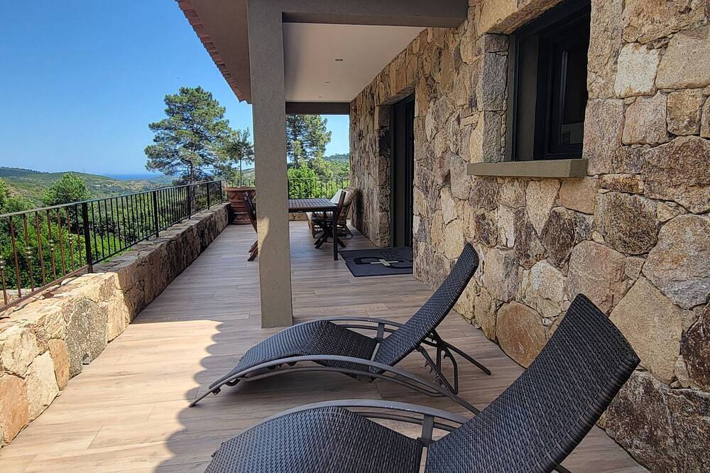 Villa de Charme 2 Personnes à 5mn des Piscines Naturelles avec piscine in Sainte-Lucie de Porto-Vecchio, Zonza