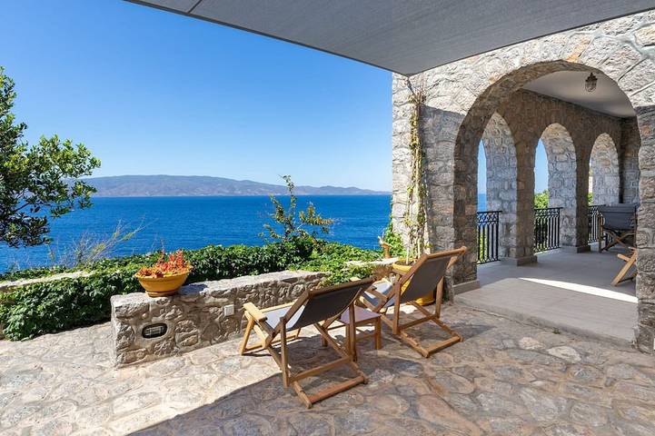 Villa for 17 people, with Balcony and Garden as well as Pool in Hydra