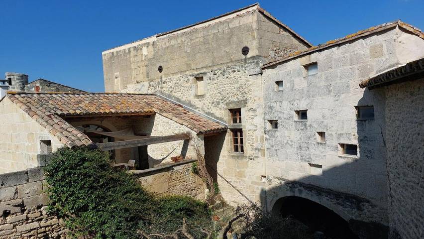 Gîte pour 2 personnes, avec vue et balcon à Meynes