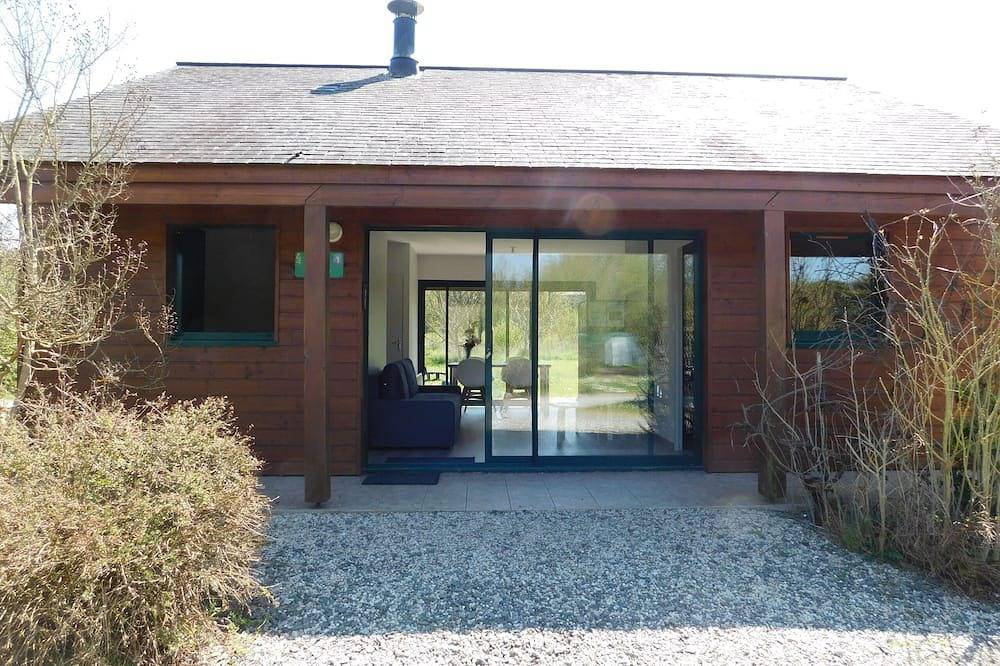 Chalet-Baño para personas con movilidad reducida-Vista al Jardín in Bouère, Mayenne (desambiguación)