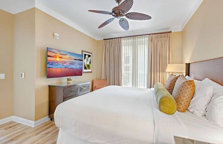 Beach rental for 6 people, with yard and balcony as well as hot tub and pool on Maui