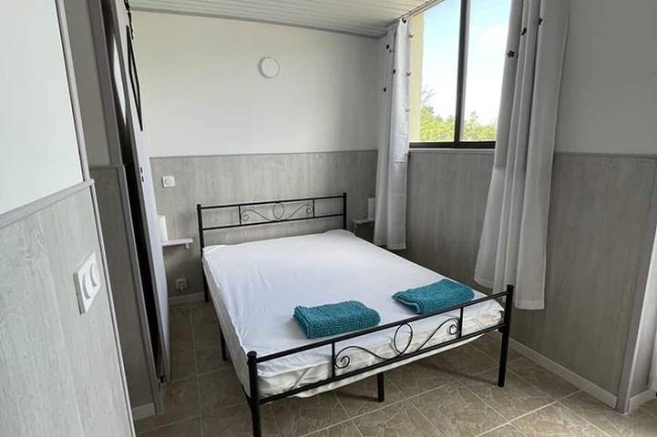 Appartement entier, Appartement spacieux à Esparron pour 10 avec piscine in Esparron-de-Verdon, Alpes-de-Haute-Provence