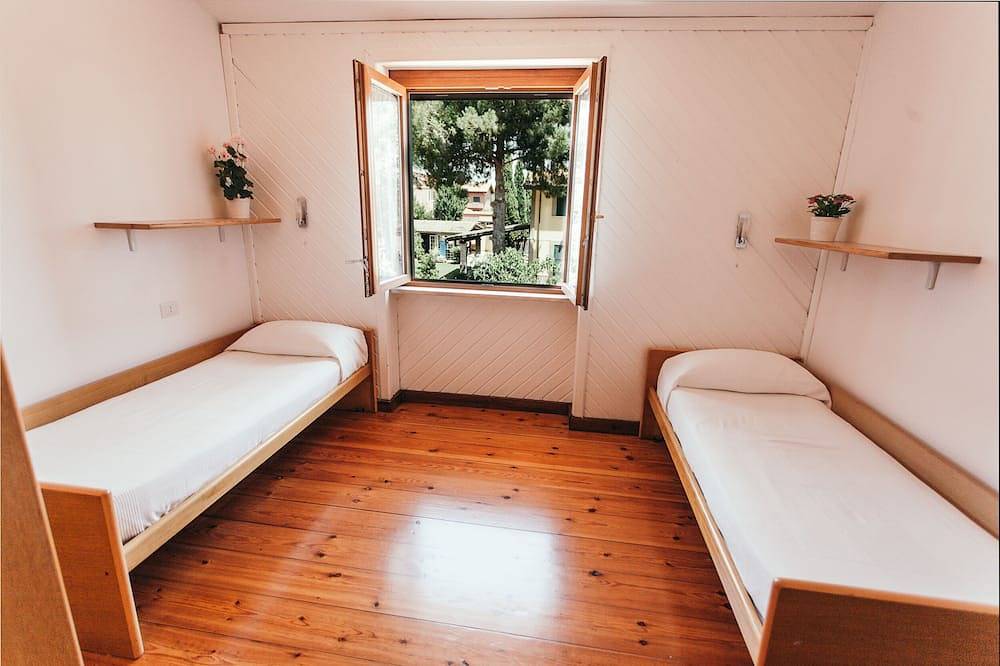 Apartamento entero, Amplio apartamento cerca del aeropuerto, aparcamiento privado gratuito. in Fiumicino, Provincia de Roma