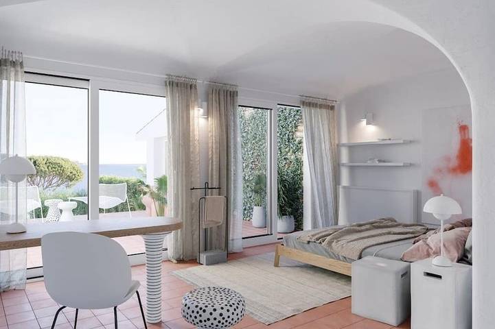 Waterfront eigendom op prive-landgoed met uitzicht op zee en directe toegang tot het strand in Cala Brandinchi, San Teodoro
