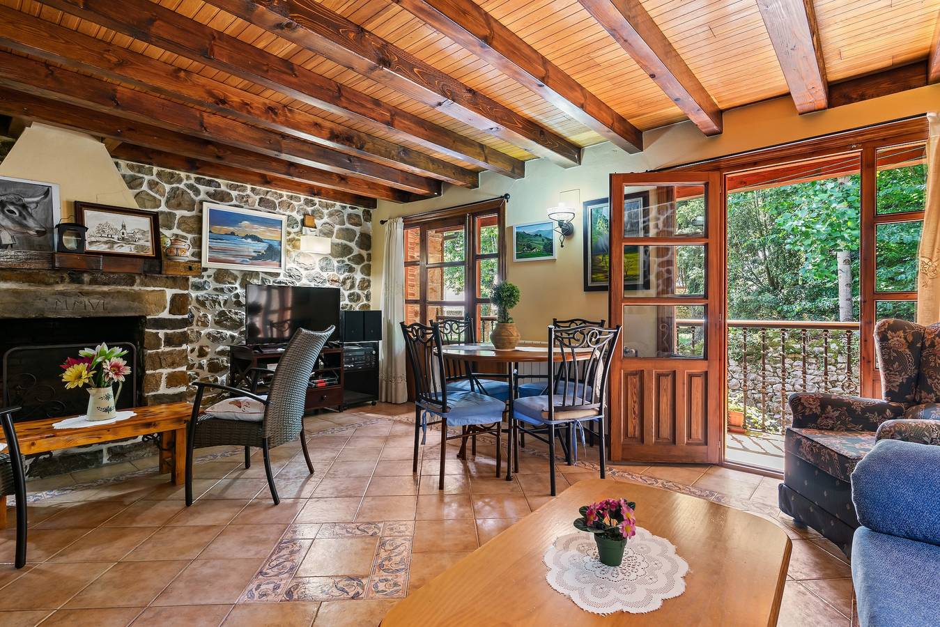 Casa Rural 'El Campano' mit Bergblick, privater Terrasse und Wlan in Corvera de Toranzo, Cordillera Cantábrica